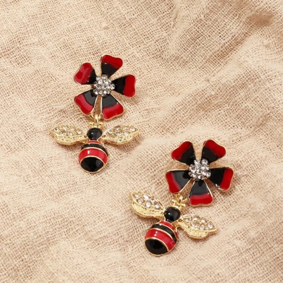 Kathrono Jewelry - 🐝 Bee And Flower Stud Earrings 🐝
